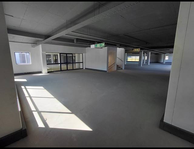 3,688M² OFFICE TO LET IN VORNA VALLEY